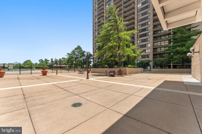 Building Photo - 3701 S George Mason Dr