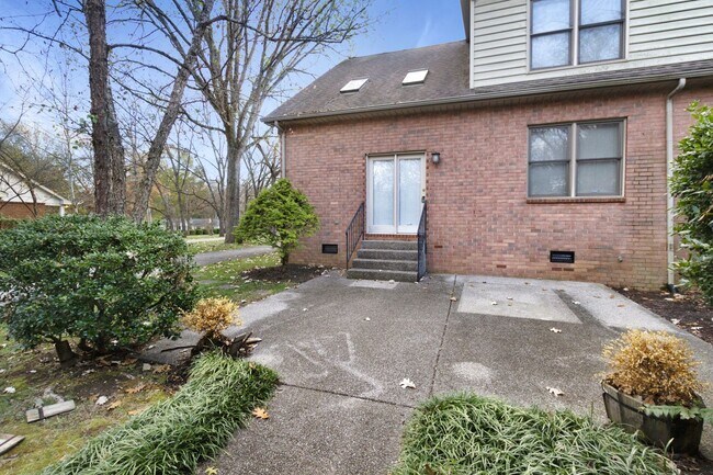 Building Photo - 1158 Sewanee Rd
