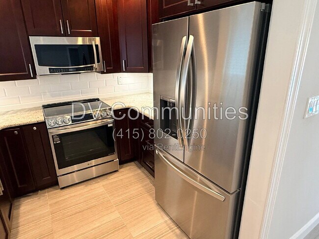 Building Photo - 2802 Pass a Grille Way