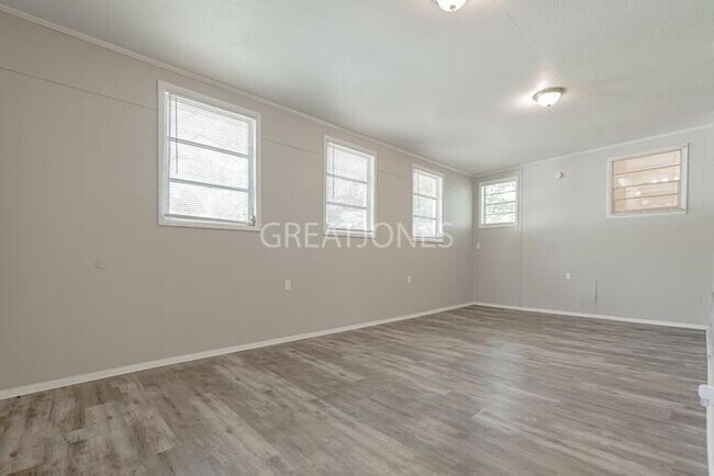 Building Photo - 218 N Lee St