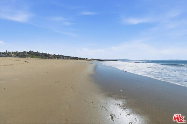 Building Photo - 6400 Pacific Ave