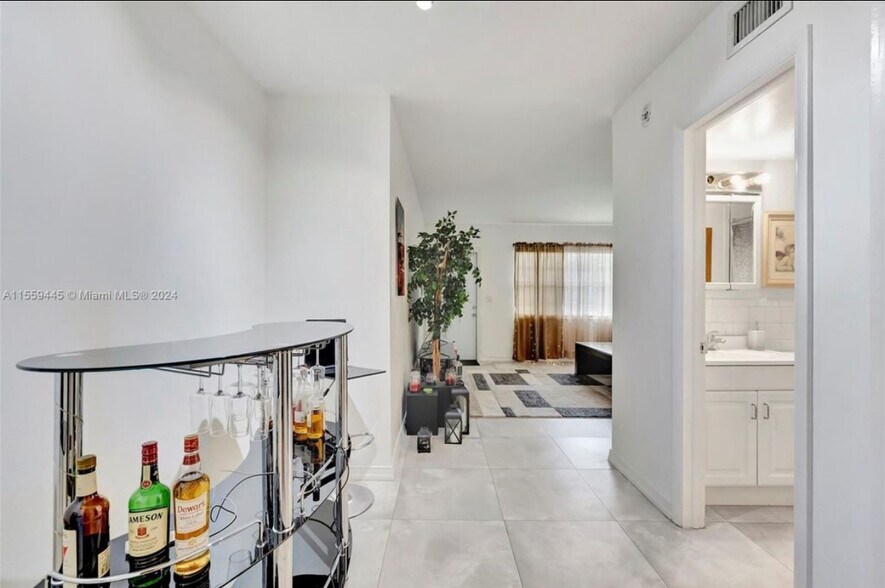 Building Photo - 510 SW 15th St