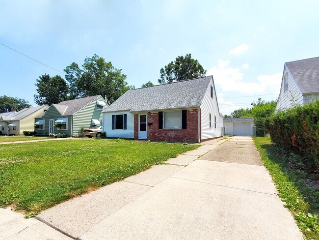 Primary Photo - 3 Bed - 1 Bath Cape Cod for Rent in Euclid