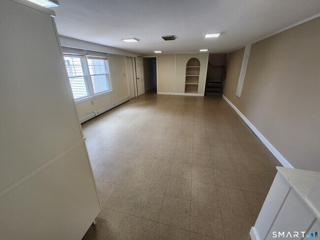 Building Photo - 21 Kinne Rd