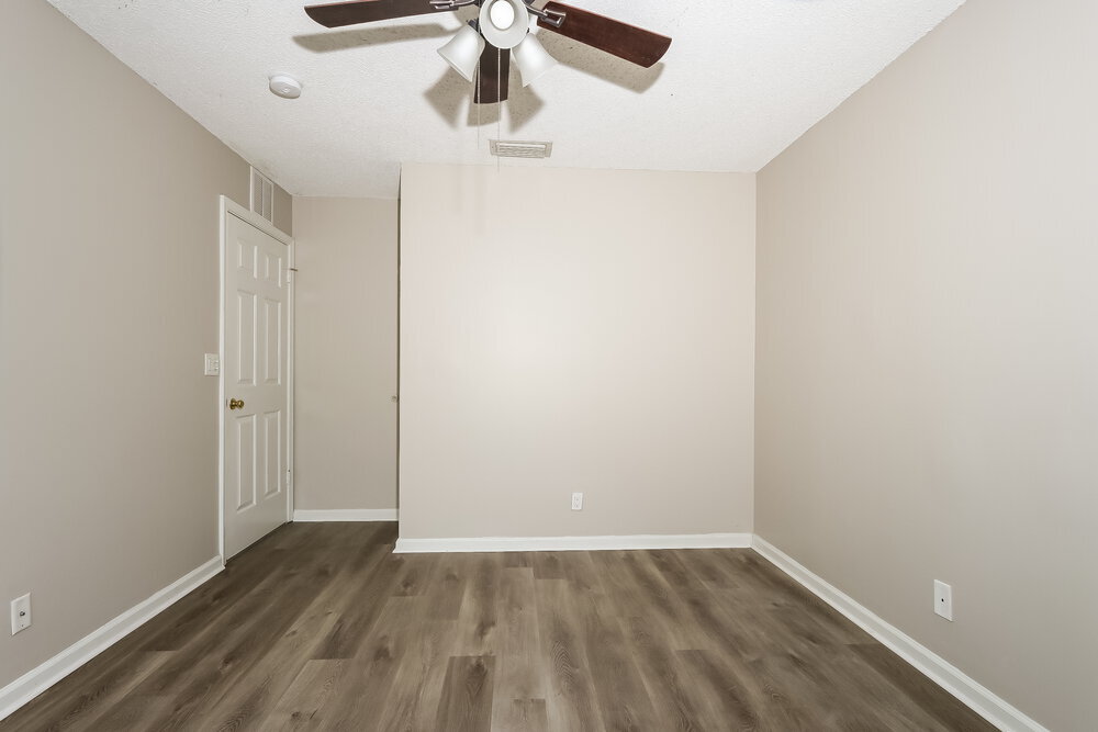 Building Photo - 984 Lake Breeze Dr