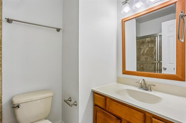 Building Photo - Great 2BR 2BA in Kenwood Forest Community in Downtown Bethesda