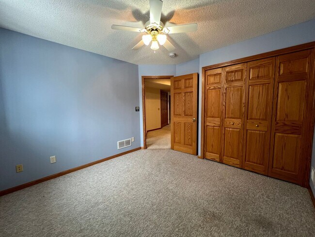 Building Photo - Gorgeous 5 Bed, 2.5 Bath Single-Family Home!