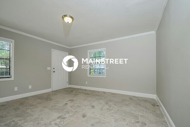 Building Photo - 3 Bedroom Pet-Friendly Home in Winter Haven, FL with Main Street Renewal