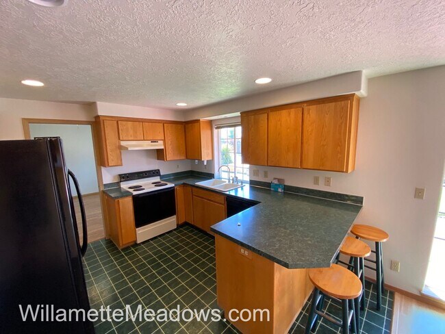 Building Photo - Beautiful 3 Bedrooms, 2 Bathrooms, In Aums...