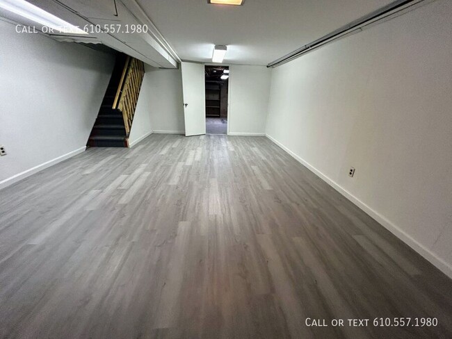 Building Photo - Beautiful 3 Bedroom  1.5 Bath  townhome in...