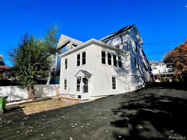 Building Photo - 128 W Main St