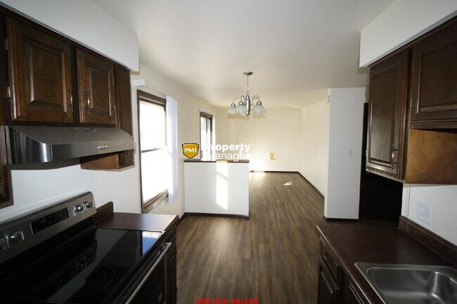 Building Photo - Neenah side by side duplex
