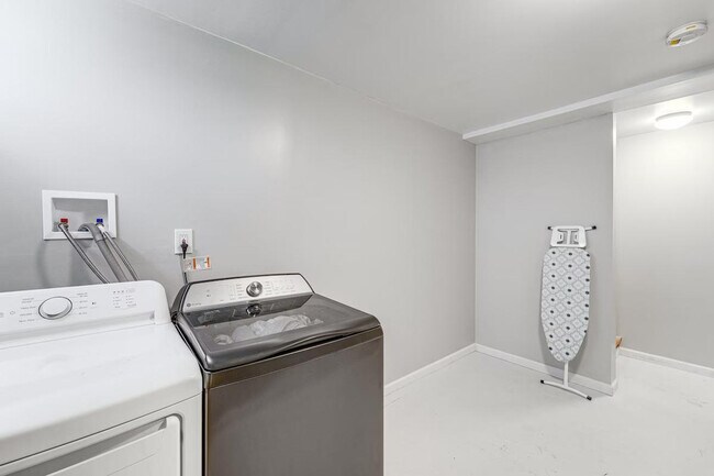 Building Photo - 51 Indian Ave