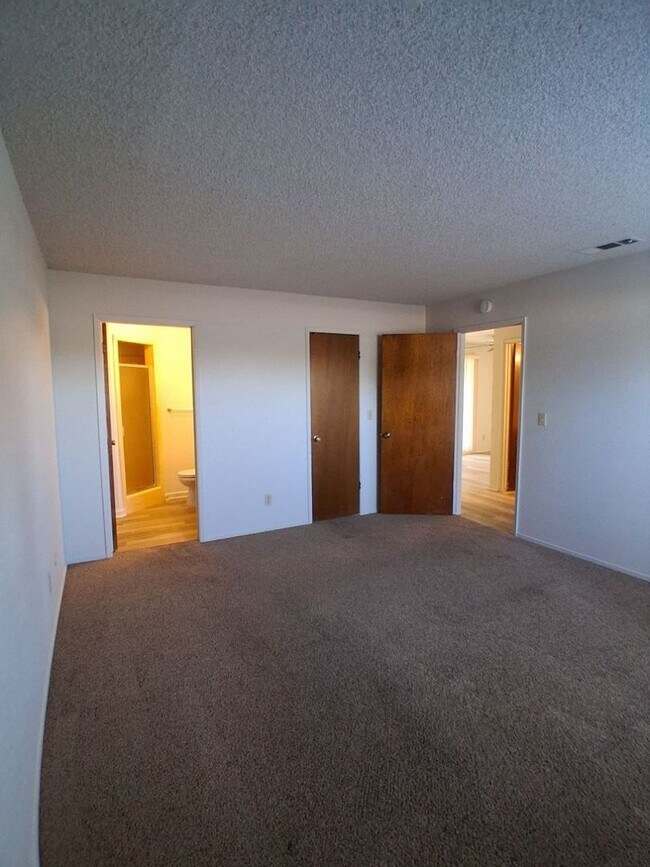 Building Photo - 4597 N Emerson Ave