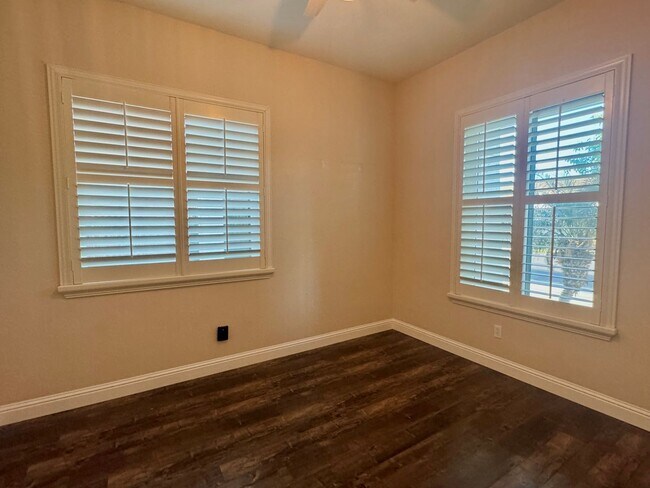 Building Photo - CLEAN AND SPACIOUS ONE STORY, 3 BED, 2 BATH, 2 CAR GARAGE IN WEST SACRAMENTO