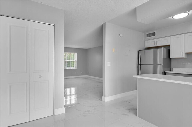 Building Photo - 5325 Curry Ford Rd