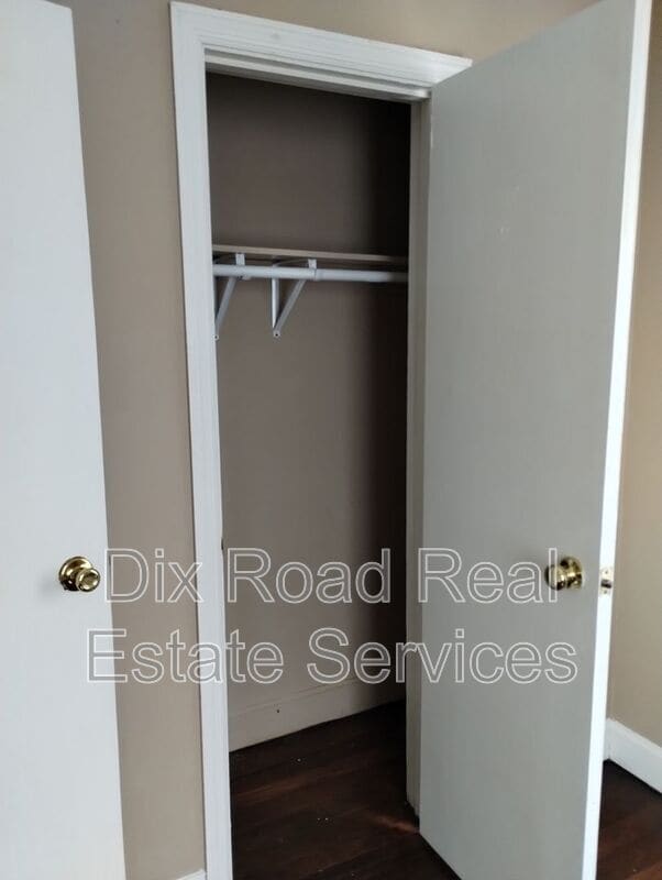 Building Photo - 1724 Parkamo Ave