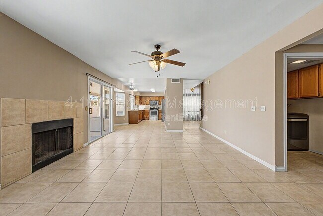 Building Photo - 3236 E Hiddenview Dr