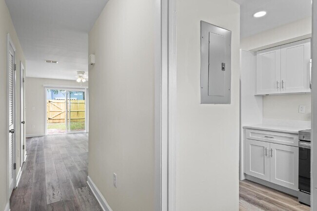 Building Photo - 11359 Bedford Oaks Dr