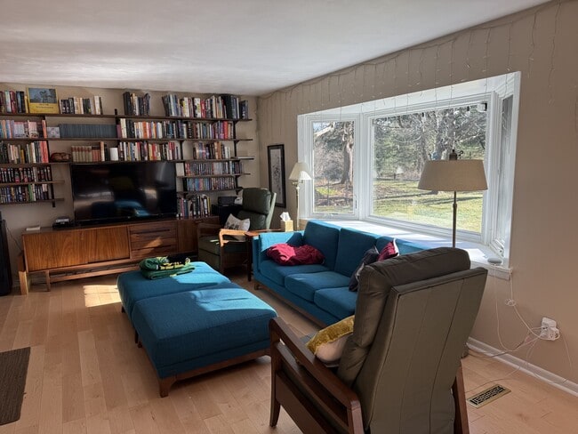 Building Photo - 18 Cricklewood Cir