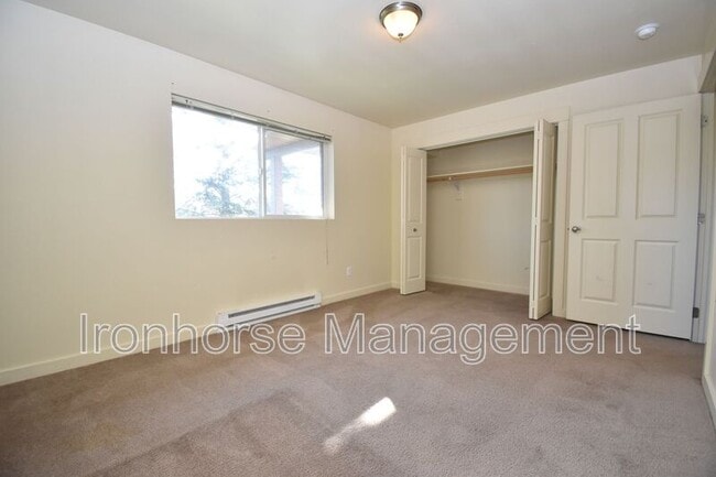 Building Photo - 807 W Villard St