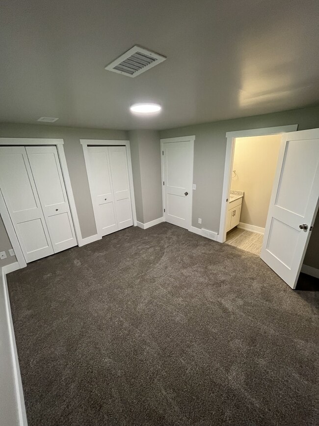 Building Photo - 8002 Green Meadow Ct