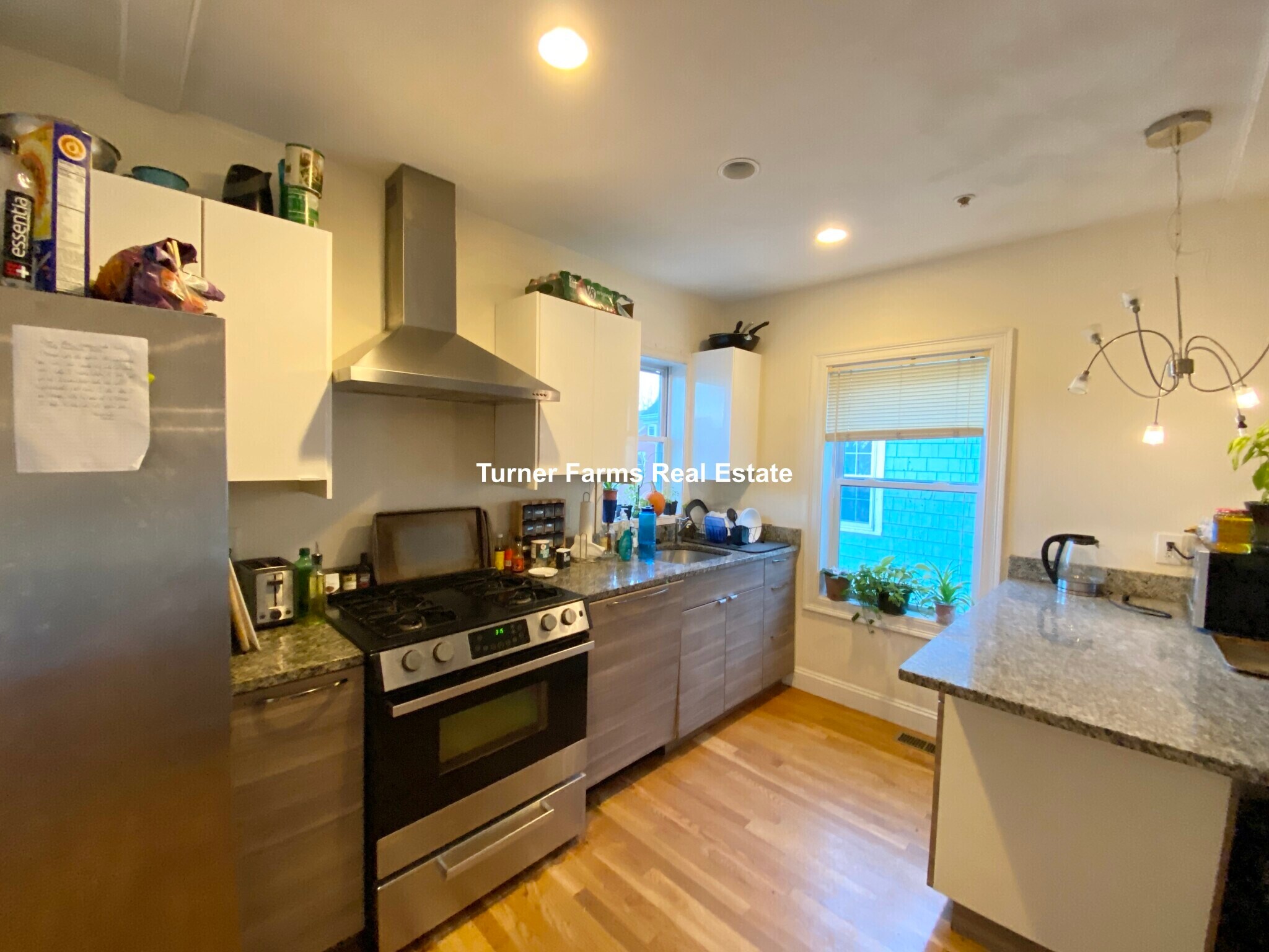 Building Photo - 128 Hillside St