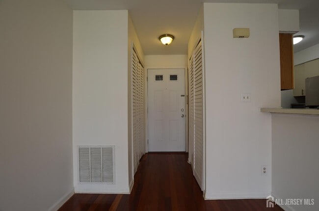 Building Photo - 14 Lear Ct