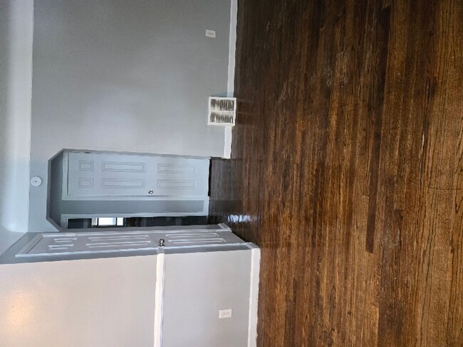 Building Photo - 3 bedroom 1 bath bungalow now available! -...