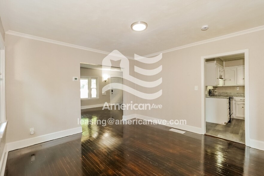 Building Photo - 1305 E 59th St