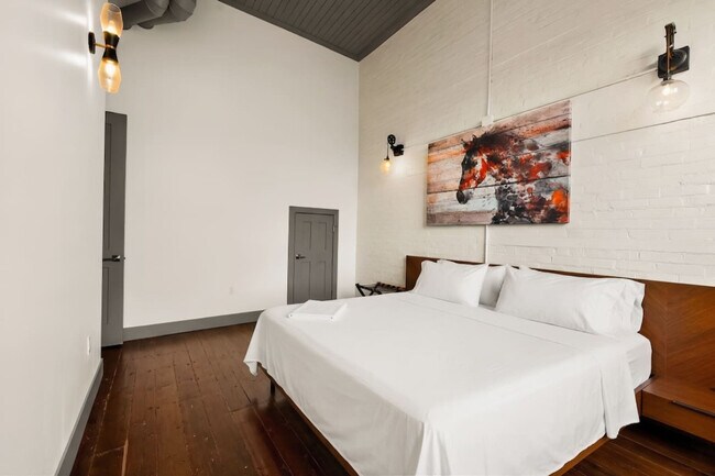 Building Photo - 21 E 15th St