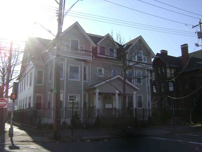 Building Photo - 544 George St