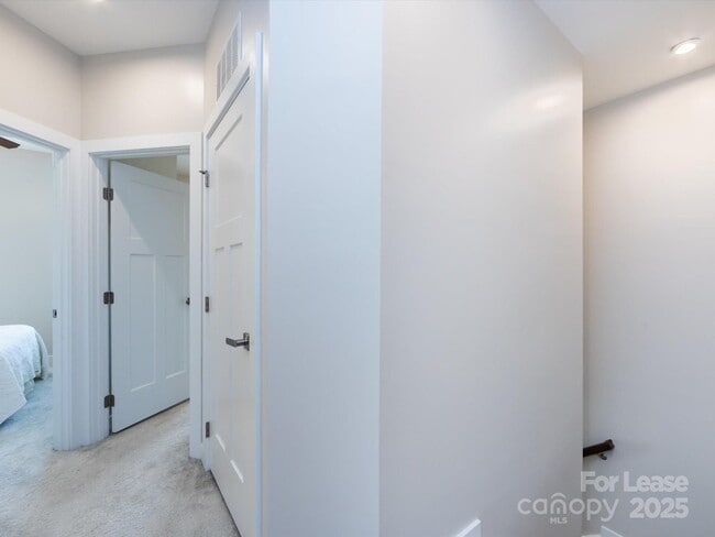 Building Photo - 1839 Shumard Ln