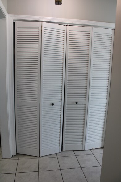 Building Photo - 5422 Gatehouse Dr