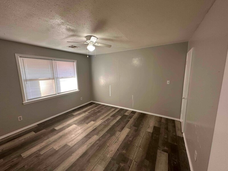 Building Photo - 11216 N McKinley Ave