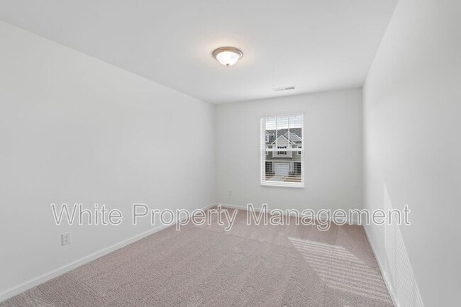 Building Photo - 745 Lock Haven Dr NW