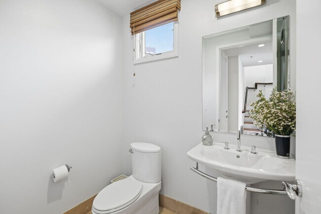 Building Photo - Luxurious Condominium | Rooftop Deck with Bay and Downtown Views