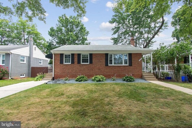 Building Photo - 9923 Mayfield Dr