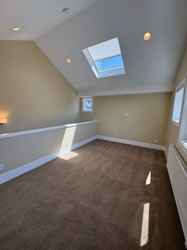 Building Photo - Fabulous Queen Anne Home with LOTS of EXTRAS!