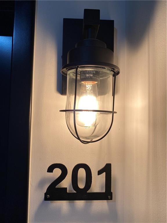 Building Photo - 111 S Main St