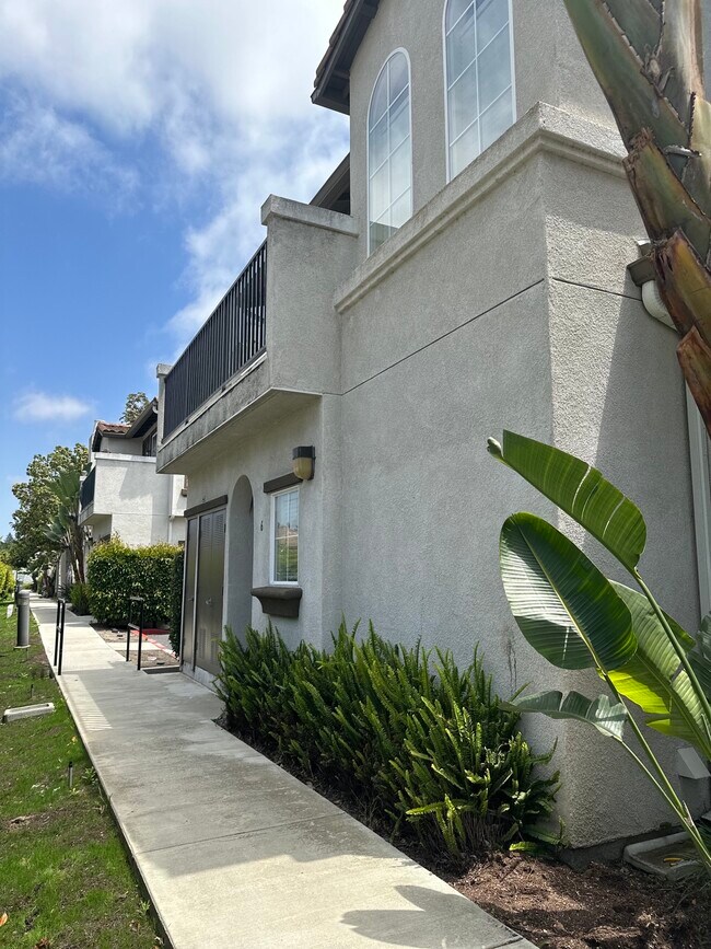 Building Photo - 310 Sunset Way