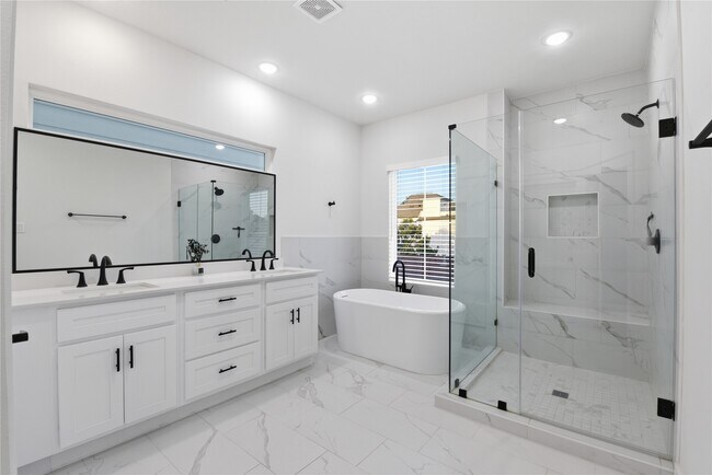 Building Photo - 1243 W 23rd St