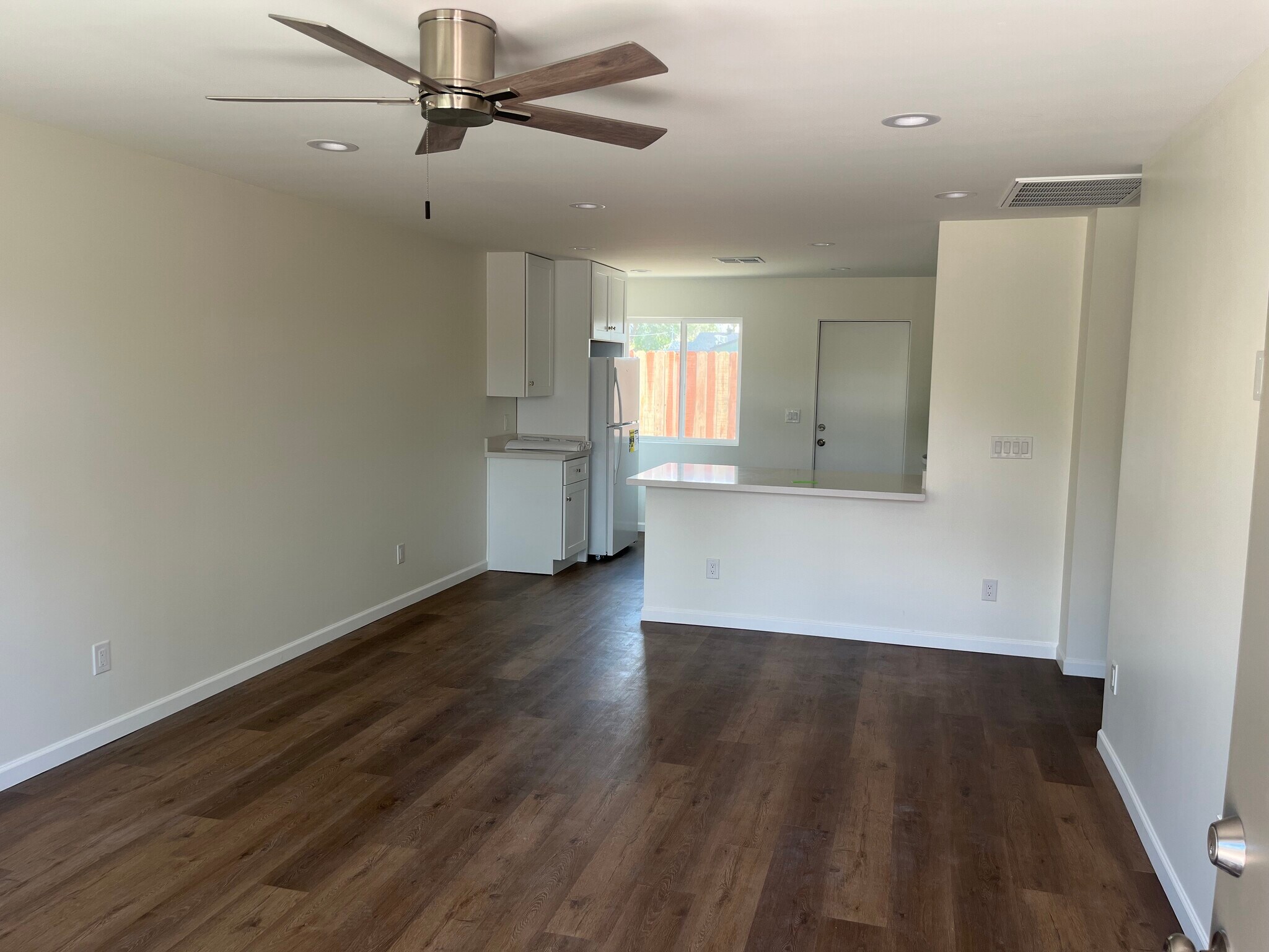 Living Room to Kitchen Unit #1 - 1727 E Oak St