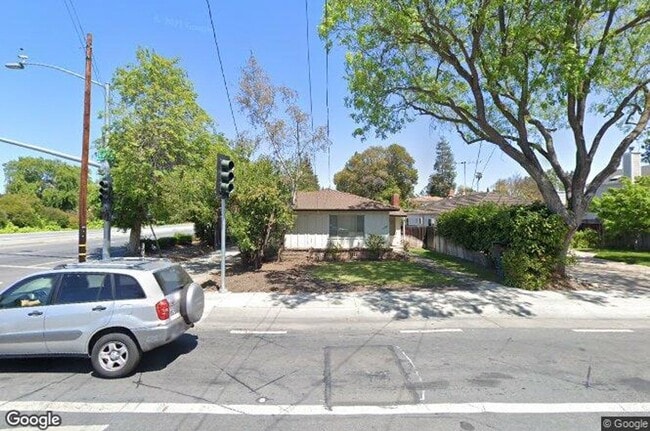 Building Photo - 2421 Louis Rd