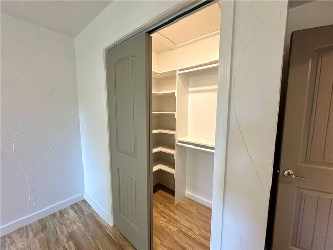 Building Photo - SUPER CUTE 3 Bed with Flex Room in Norman ...