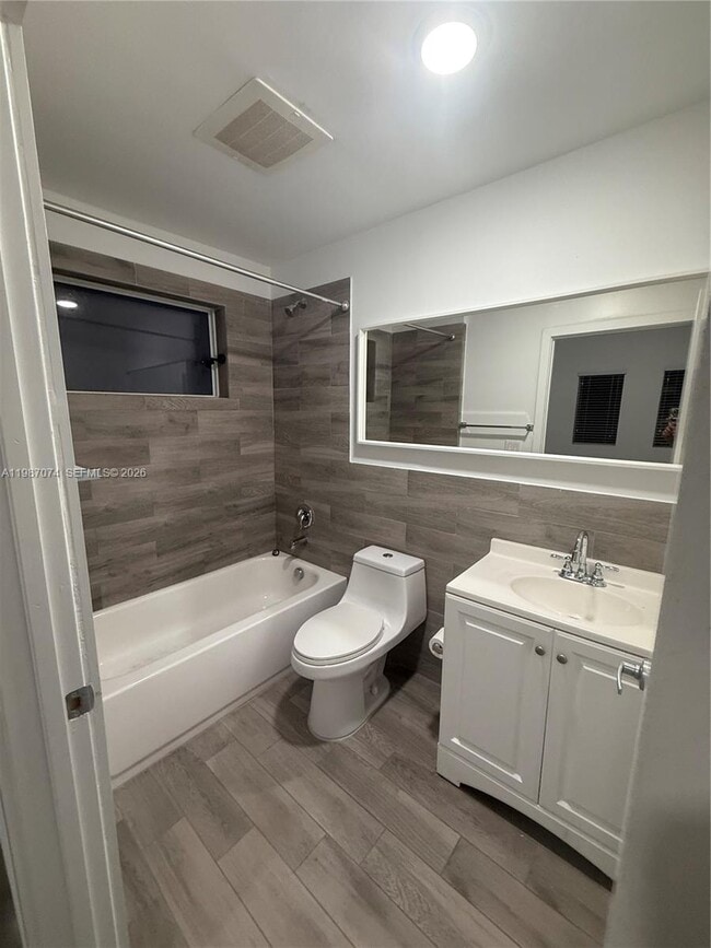 Building Photo - 486 E 30th St