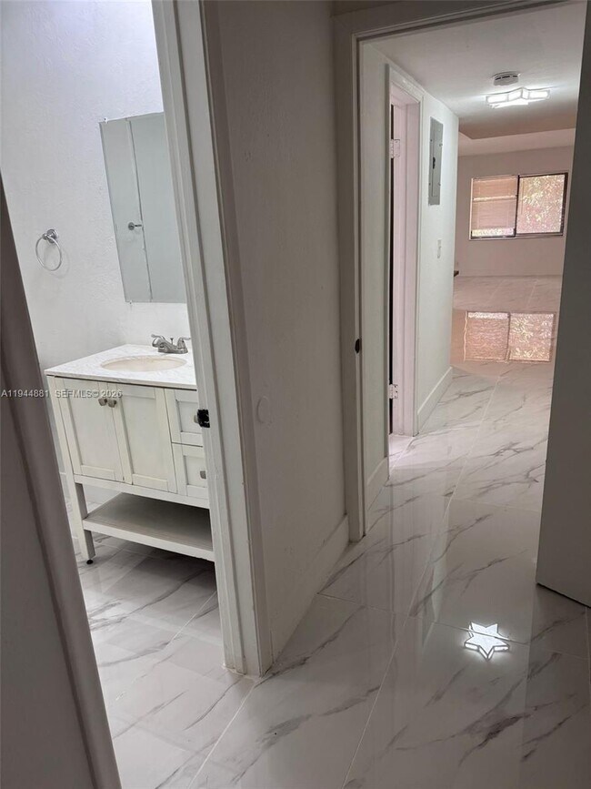 Building Photo - 5731 NE 18th Ave