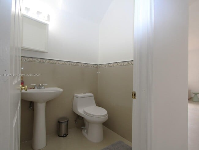 Building Photo - 5755 NW 115th Ct