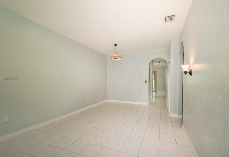 Building Photo - 17800 NW 73rd Ave