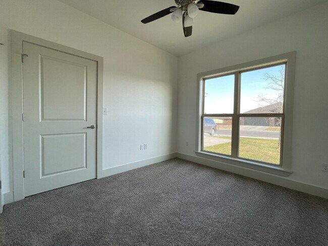 Building Photo - Recently Built 4/2/2 in Frenship ISD!